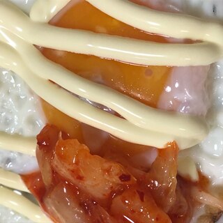 目玉焼きのキムチ添え